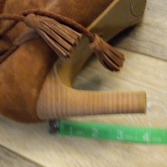Brown Universal Thread Heeled, ZipUp, Ankle Boots - Picture 6 of 9